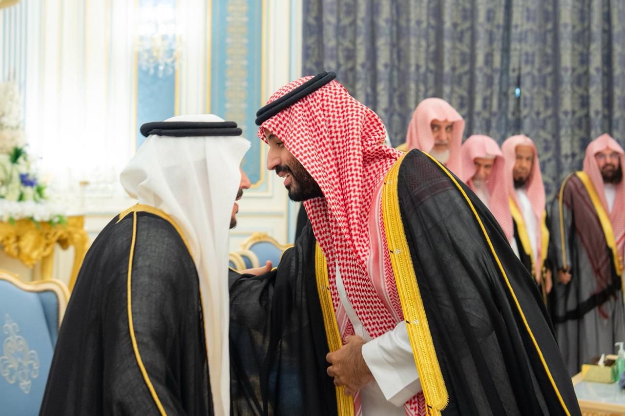 ولي العهد يستقبل أصحاب السمو الأمراء والفضيلة العلماء والمعالي الوزراء وجمعًا من المواطنين الذين قدموا للسلام على سموه.