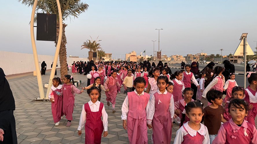 جمعية "مشاة وهايكنج جازان" تنظم برنامج "المشي الوردي"