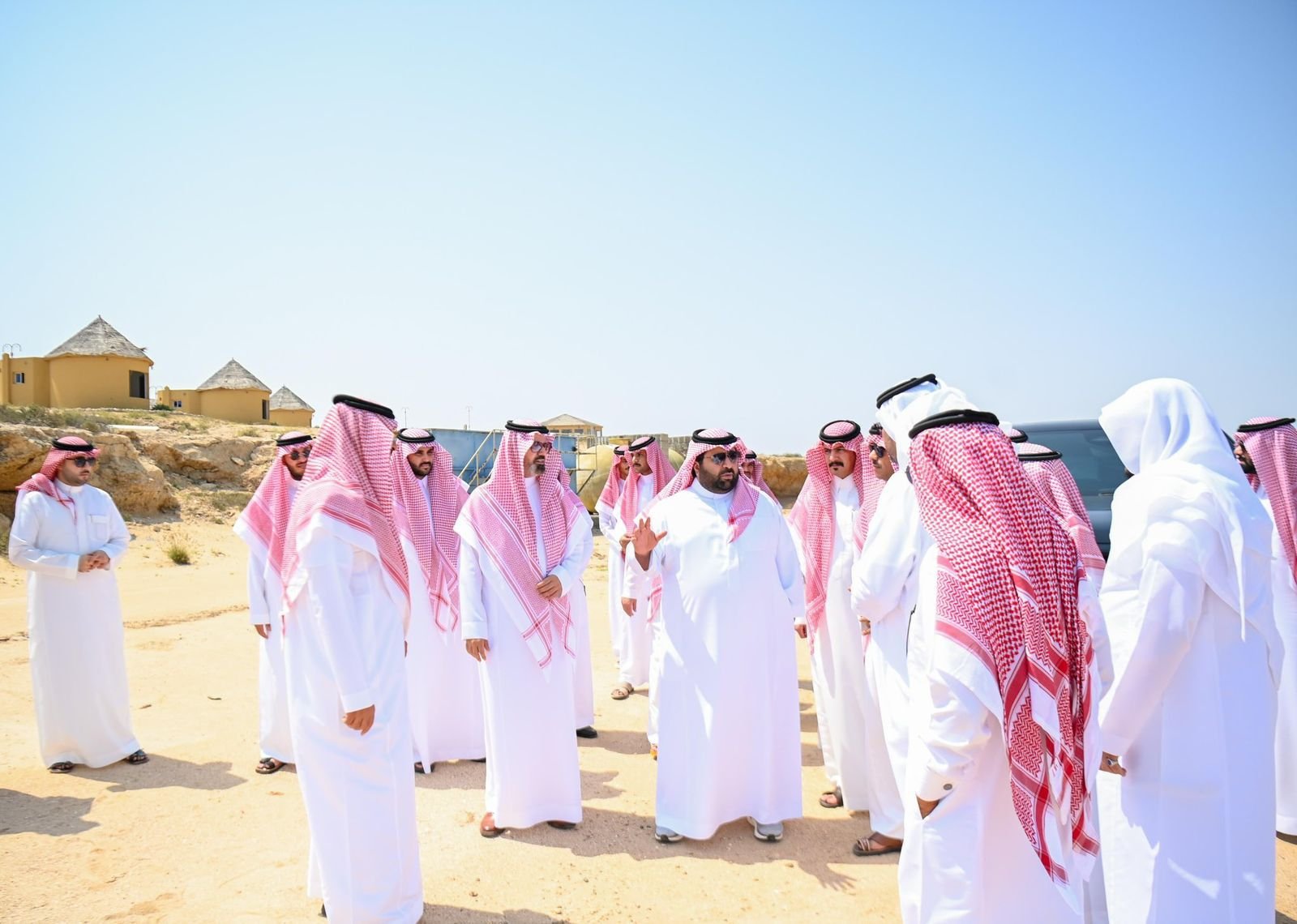 أمير جازان ونائبه يتفقدان عددًا من المشروعات التنموية والسياحية بمحافظة فرسان
