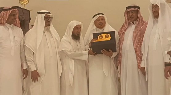 قروب الطلعات والرحلات يكرم الأستاذ حسن الفيفي