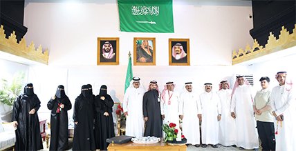 صحيفة البيان تعقد اجتماعها