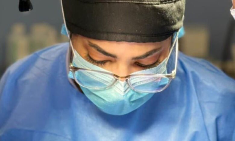 الدكتورة رواح تُجري عملية جراحية ناجحة لطفلة (9 سنوات) في المجمع الحكمي الطبي بأبي عريش