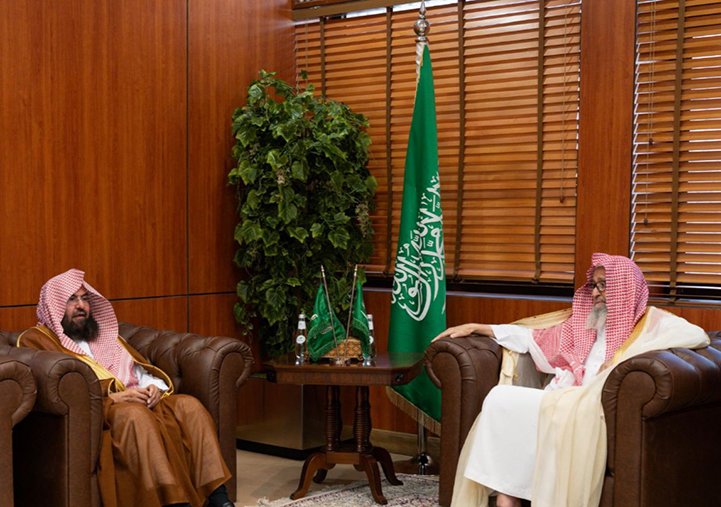 مفتي عام المملكة يستقبل رئيس الشؤون الدينية بالمسجد الحرام والمسجد النبوي