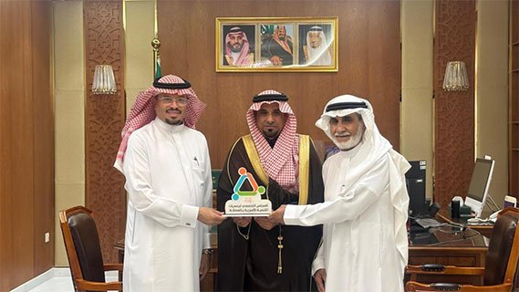 محافظ صبيا يستقبل رئيس مجلس إدارة "التخصصي لجمعيات التنمية الأسرية" بالمملكة