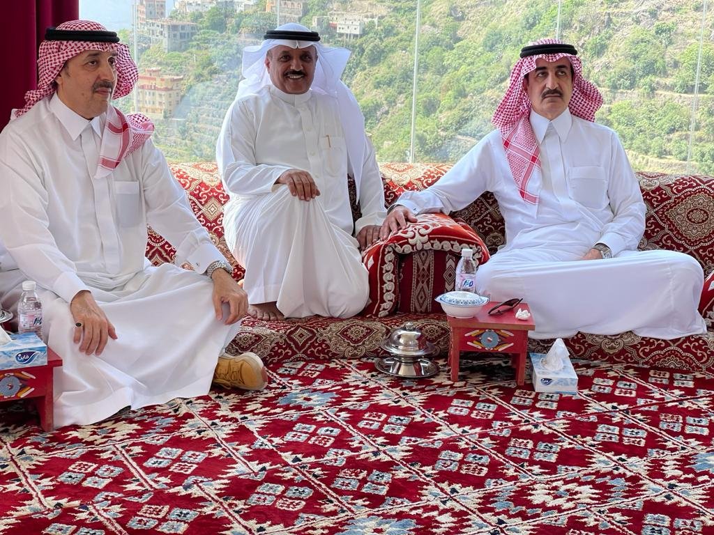 أحمد الفيفي… ملامح قائد، وروح مصوّر، وقلب يسكن الطبيعة