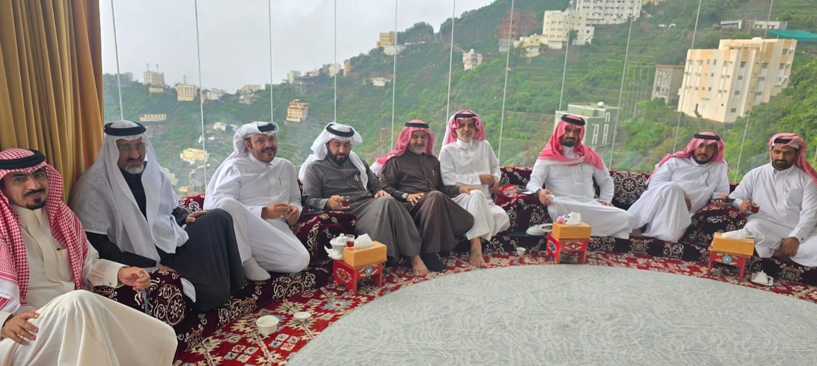 أحمد الفيفي… ملامح قائد، وروح مصوّر، وقلب يسكن الطبيعة