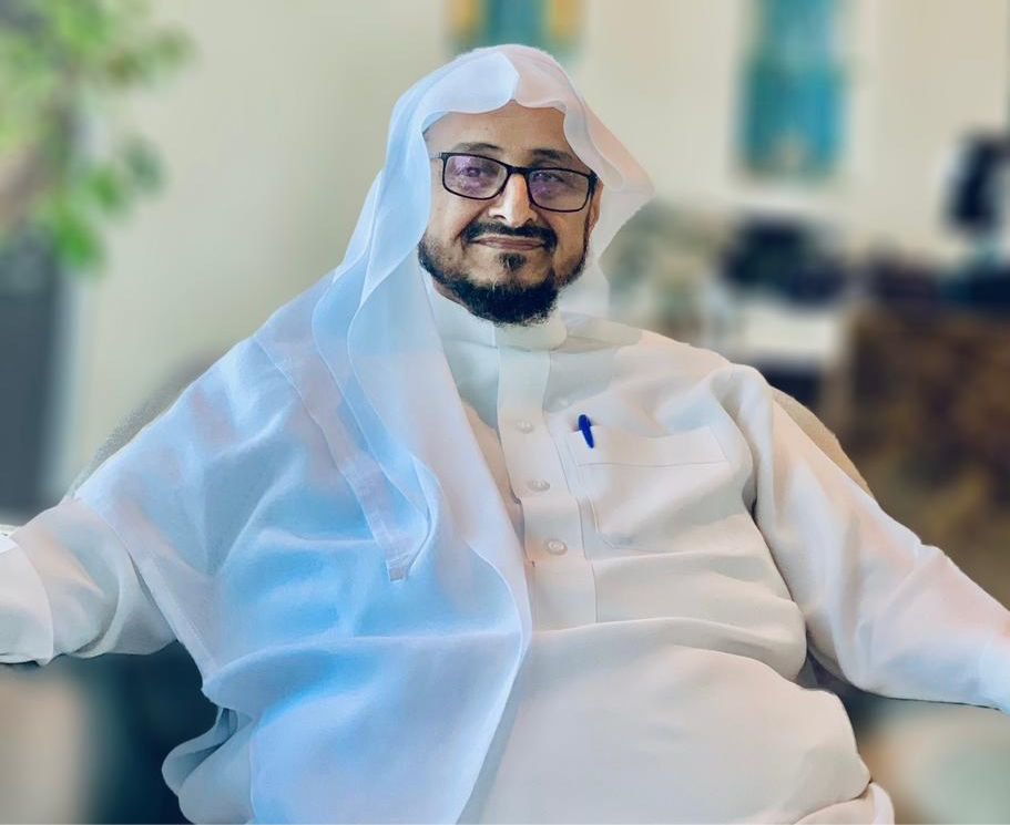 مغدي الريثي سيرةُ عطاء… حين يتحوّل التعليمُ إلى رسالة حياة