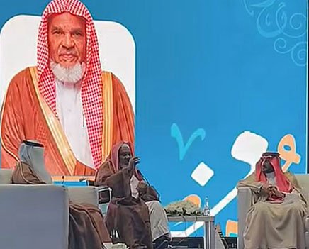 مسرح الحرف… حين يُخلَّد الشاعر باسمه