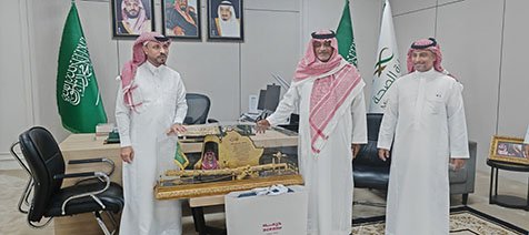 النعمي يكرم المتقاعد بصحة جازان
