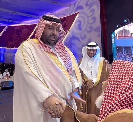 حين قام المقام… وجلس التواضع