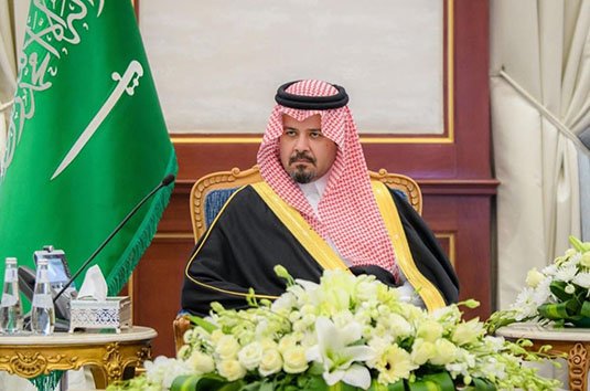 أمير منطقة المدينة المنورة يدشّن العيادات المتنقلة للتبرّع بالدم.