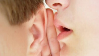 وشوشة في الأذن