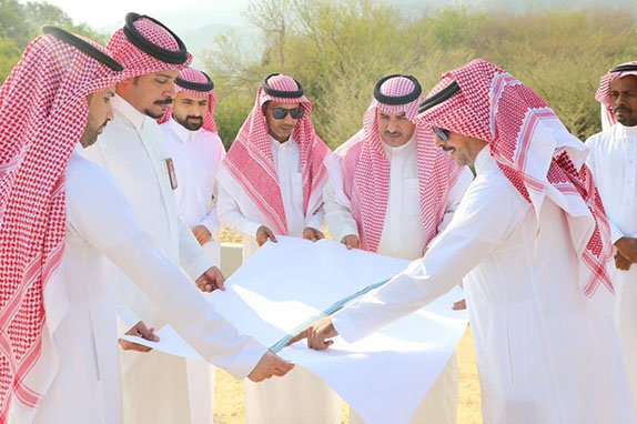 محافظ قلوة يتفقد ميدانيًا المشاريع الجارية ويؤكد على تحسين المشهد الحضري