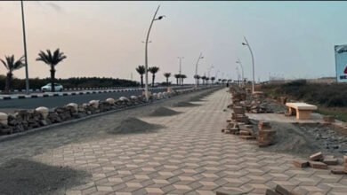 بلدية محافظة العارضة تواصل جهودها في تحسين الممشى وتهيئته