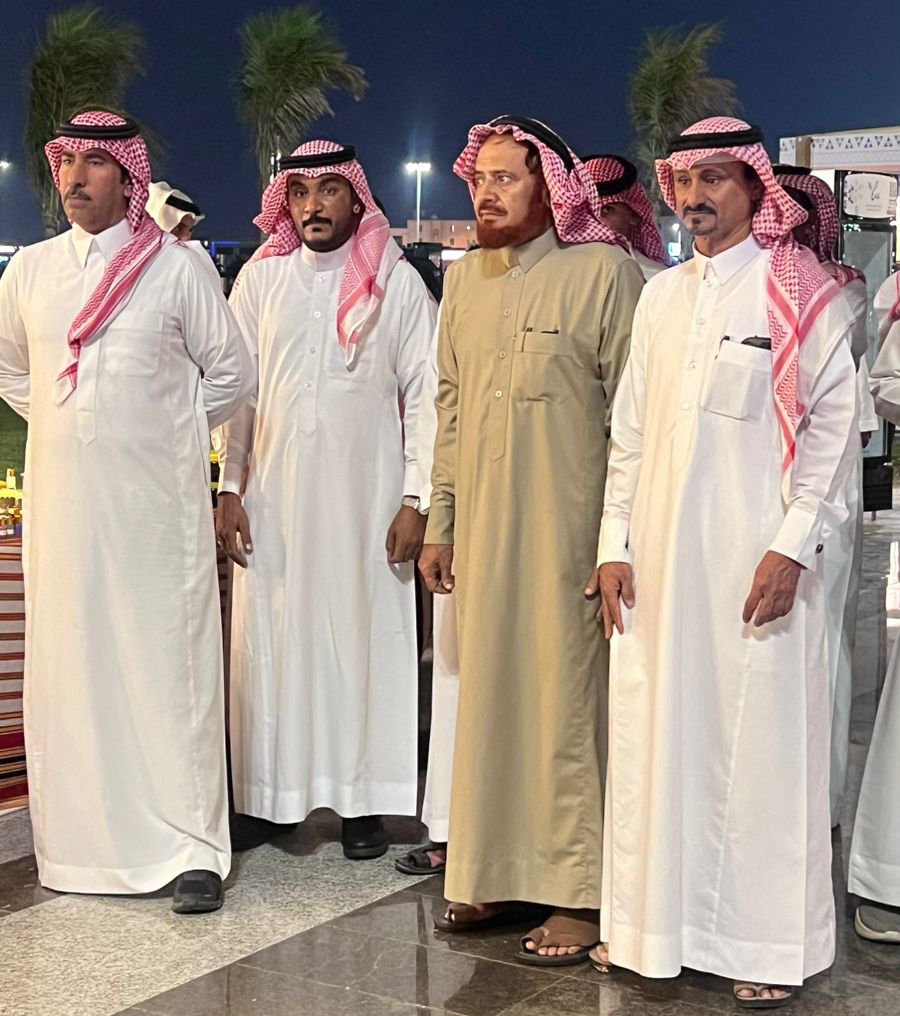 أطفال يلبسون الماضي بثقة الحاضر، والتراث نافذتهم الأصيلة نحو المستقبل.