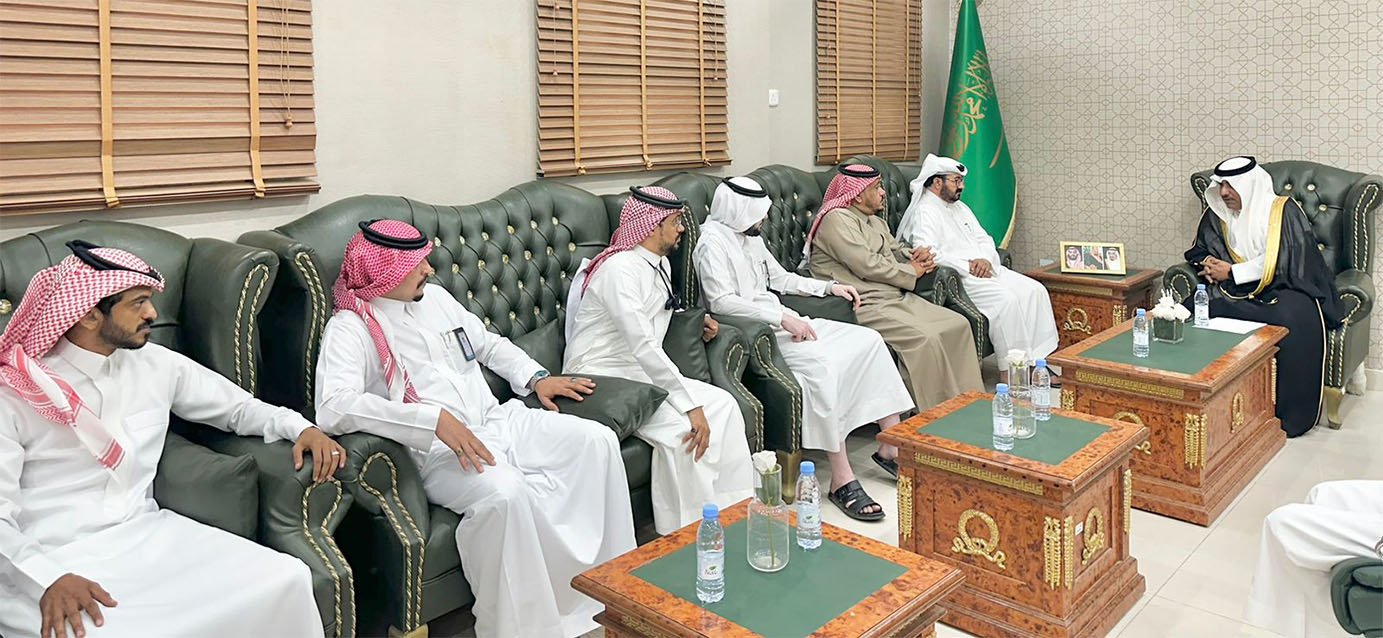 محافظ قلوة يناقش الاستعدادات لشتاء 2026 وتعزيز الحضور الإعلامي للمحافظة