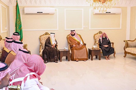 أمير منطقة جازان يعزي شيخ قبيلة بني شراحيل في وفاة شقيقته