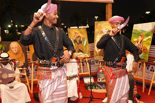 عراقة "الخطوة" وهيبة "السيف" تأسران زوار الشارع الثقافي في جناح صبيا بـ "جازان 2026"