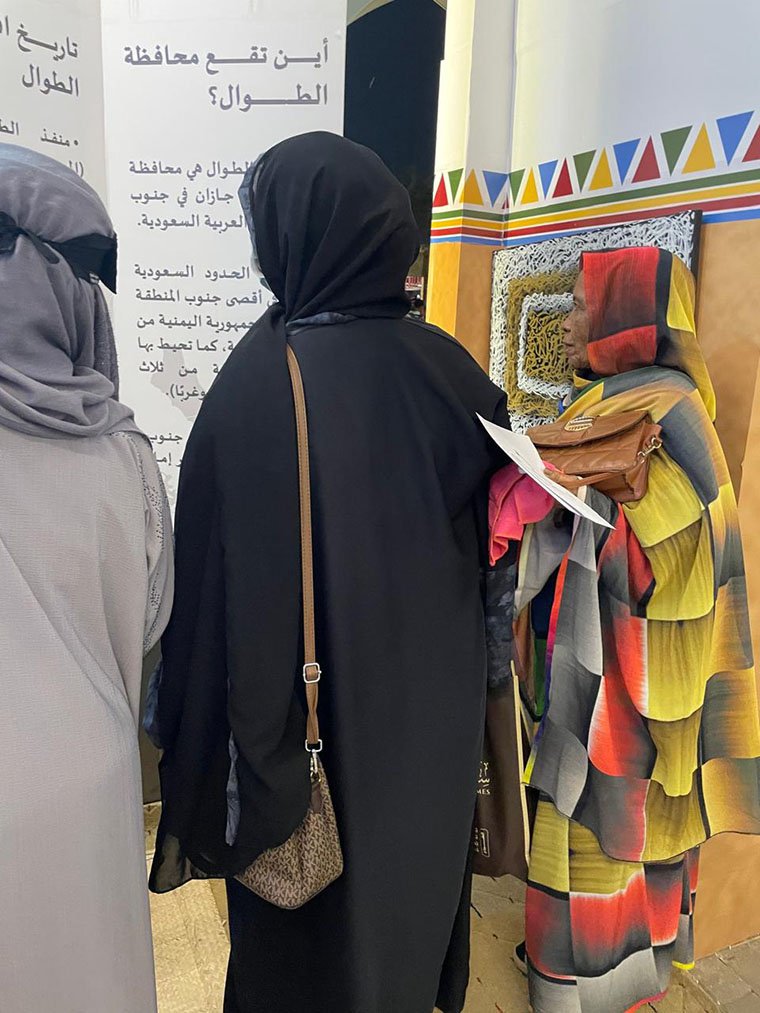 الطفلة لورين مجربي فنانة الطحين تجذب الزوار في مهرجان جازان قسم محافظة الطوال