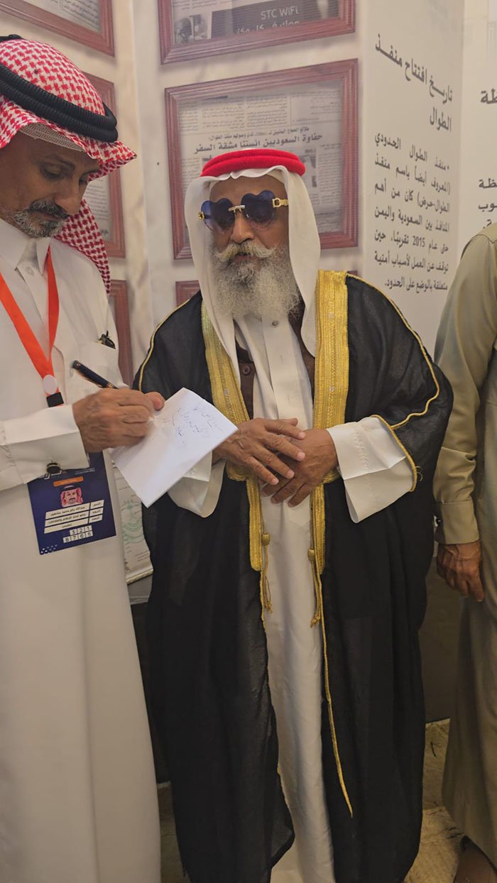 زوارمن الأحساء وابها ورجال المع يثنون على ماشاهدوه في ركن محافظة الطوال