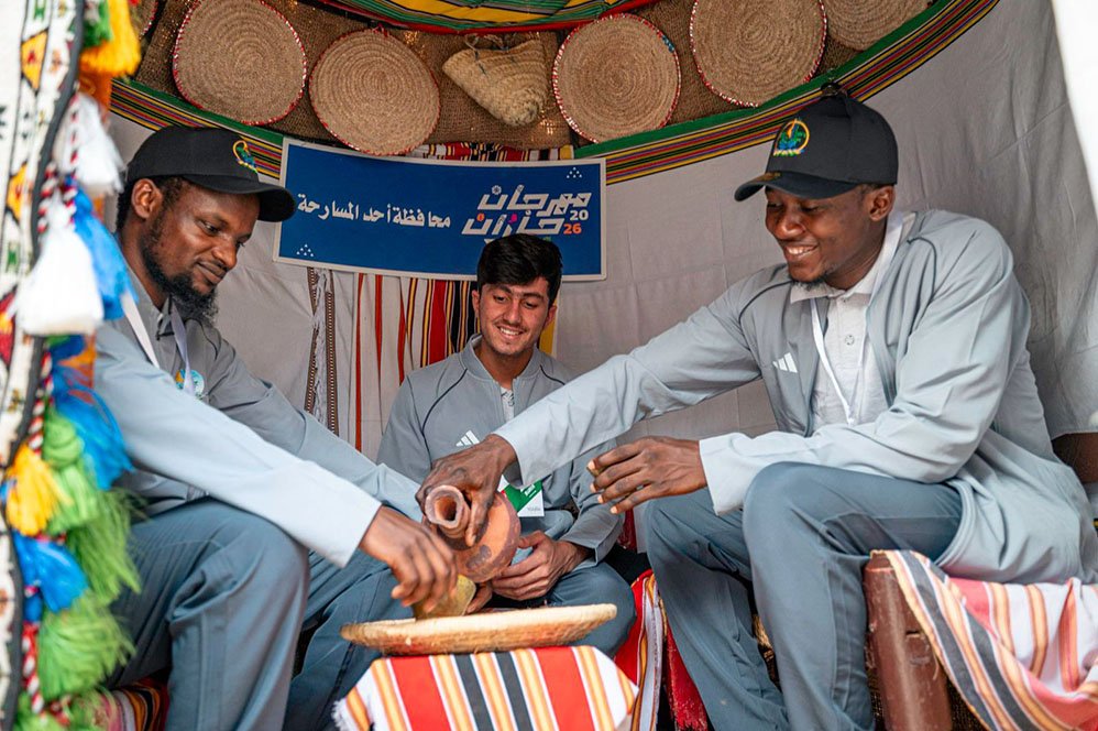 جولة ثقافية لطلاب المنح بجامعة جازان… تنوّع إنساني يحتفي بتراث المكان