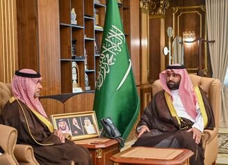 أمير منطقة جازان يستقبل وزير البلديات والإسكان