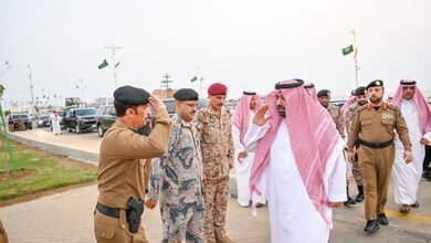 أمير جازان ونائبه يشاركان قادة ومنسوبي القطاعات الأمنية إفطارهم الرمضاني في الميدان