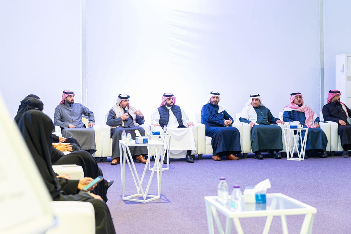 لقاء مفتوح يجمع رجال وسيدات الأعمال في أولى فعاليات "ديوانية غرفة تبوك" بموسمها الثاني