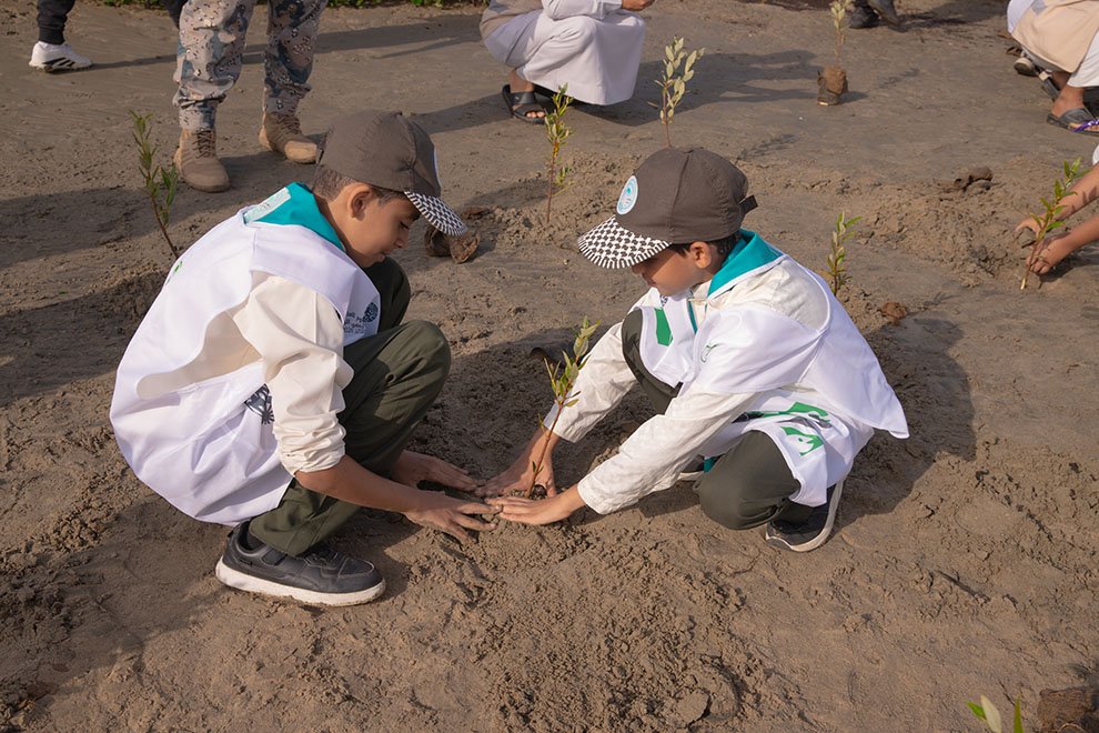 جمعية البيئة والتنمية الزراعية بجازان تحتفل باليوم العالمي للأراضي الرطبة بمبادرة مجتمعية لتنظيف الشواطئ وزراعة المانجروف