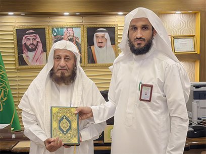مدير الشؤون الإسلامية بجازان يُكرّم منسوب مسجد أمضى أكثر من أربعة عقود في خدمة بيوت الله بمحافظة الدرب