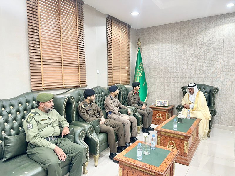 سعادة محافظ قلوة يستعرض تقارير الجهات الأمنية ويؤكد جاهزية المحافظة لرمضان ويوم التأسيس