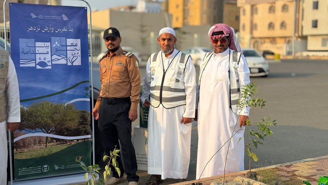 الشؤون الإسلامية في جازان تتيح (40) فرصة تطوعية لتشجير ساحات الجوامع والمساجد بمدينة جيزان وعددٍ من محافظات المنطقة