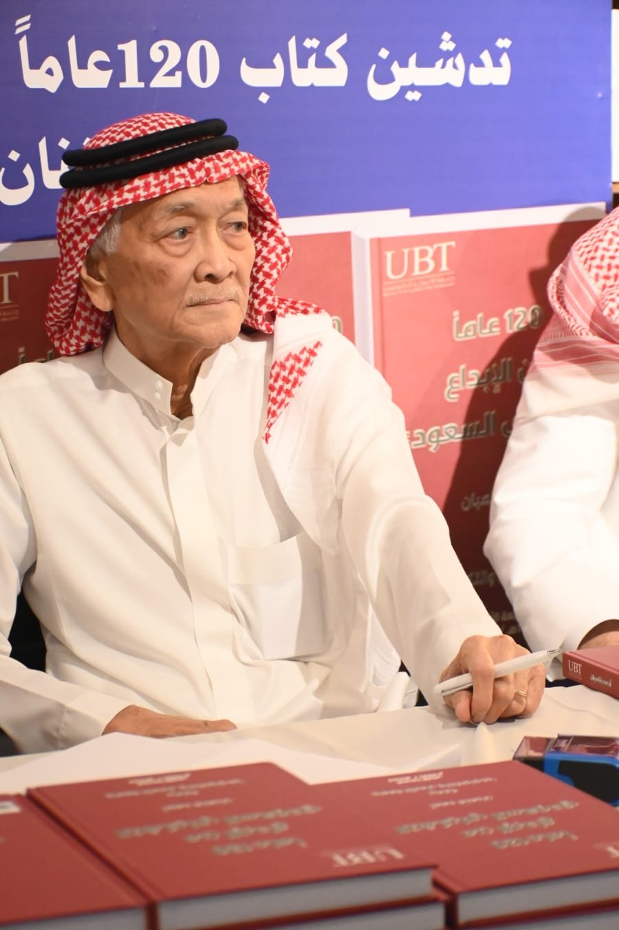 تدشين كتاب «١٢٠ عامًا من الإبداع التشكيلي السعودي» بحضور خوجة والدحلان