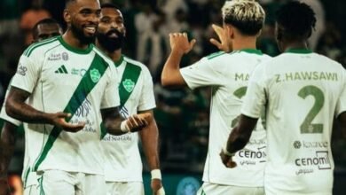 الأهلي يقسو على النجمة بأربعة أهداف في الدوري السعودي.
