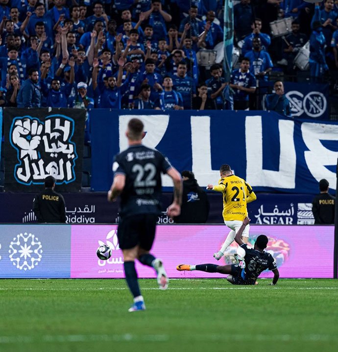 بـ 10 لاعبين.. الاتحاد يتجاوز البداية الصعبة ويتعادل مع الهلال في الدوري السعودي.