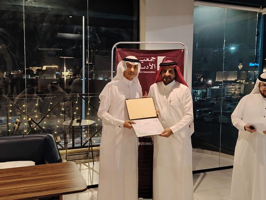 في ليلة "قافية لا تنطفئ".. الحسين الحازمي يضيء الزمكان بشاعريته؛ احتفاءً بيوم التأسيس