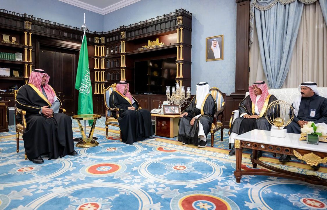 سمو الأمير الدكتور حسام بن سعود يطّلع على تقرير عن الأندية الرياضية في منطقة الباحة، ومنجزات فرع وزارة الرياضة وخططه وبرامجه التطويرية