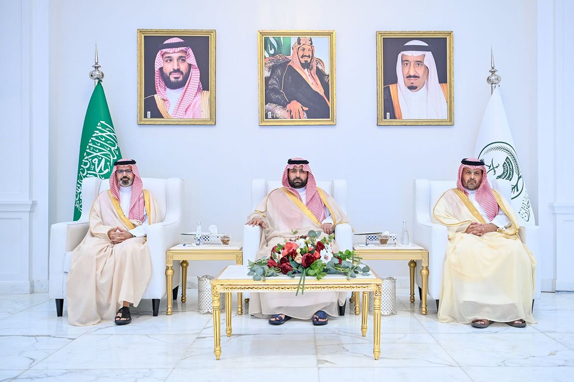 أمير منطقة جازان يسلّم وثائق تملّك الوحدات السكنية للمستفيدين من تبرّع سمو ولي العهد
