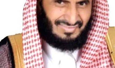 على ثَراكَ مُنْطَرِحٌ