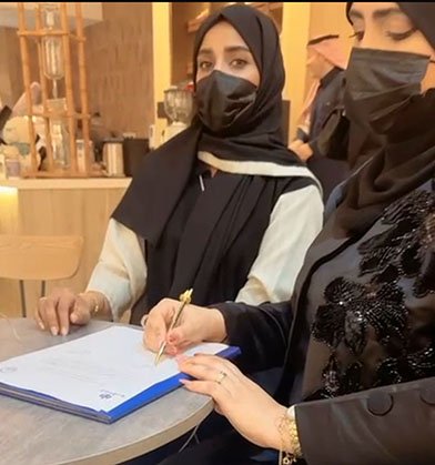 توقيع عقد شراكة مجتمعية بين فريق روّاد الأصالة التطوعي والريادة الأدبية