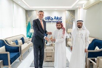 سفير الاتحاد الأوروبي لدى المملكة يزور غرفة جازان