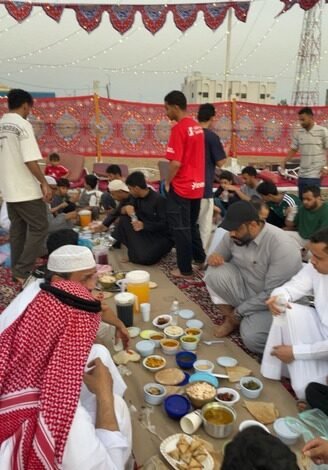 حارة الأمجاد بالمباركة تقيم الإفطار الجماعي في الخيمة الرمضانية