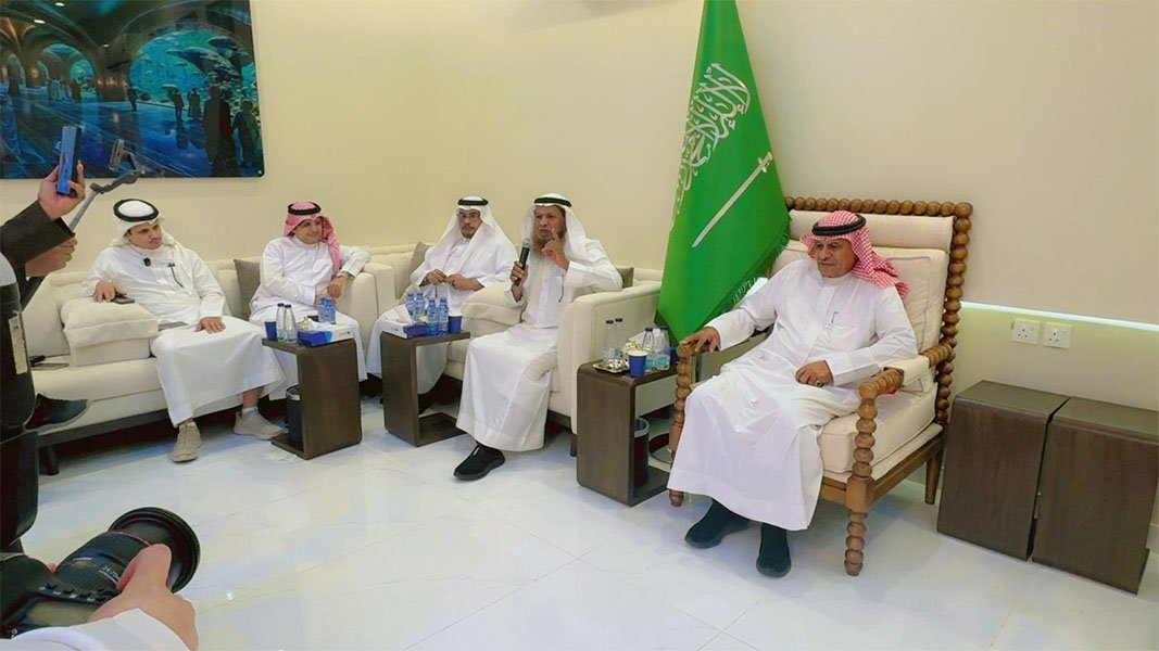 جبريل معبر… ذاكرة الإعلام الجازاني تروي الحكاية على شاطئ جيدانة