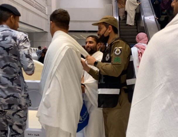 مشهد إنساني في المسجد الحرام يلفت الأنظار ليلة 27 رمضان 2026