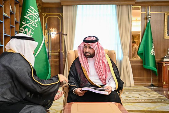 أمير منطقة جازان يستقبل رئيس الهيئة الملكية للجبيل وينبع