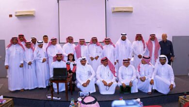 البحر والشعر.. عندما تُنشد فرسان قصيدتها على موج الضوء