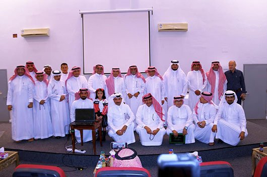 البحر والشعر.. عندما تُنشد فرسان قصيدتها على موج الضوء