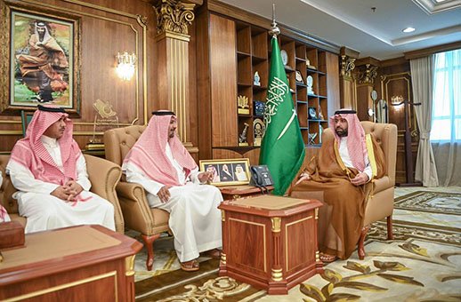 أمير منطقة جازان يستقبل منسوبي الإمارة المهنئين بعيد الفطر