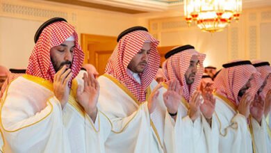 سمو ولي العهد يؤدي صلاة عيد الفطر المبارك في المسجد الحرام