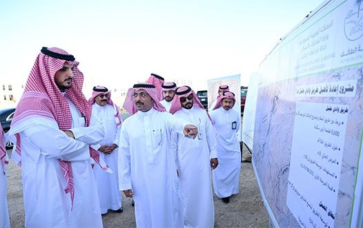 سمو محافظ الطائف يقف ميدانيًا على مشروع الطريق الرابط بين طريق المطار وإسكان ضاحية جليل بطول 14 كم